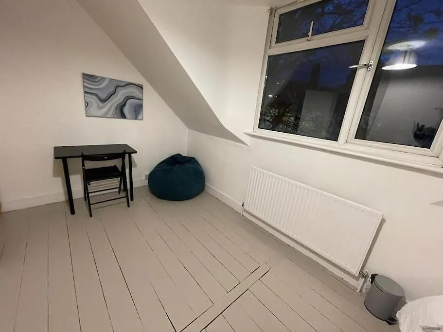 Comfy 2 Bedroom On Tower Bridge London 0*,